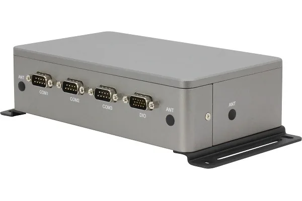 Mặt cổng kết nối máy tính nhúng AAEON BOXER-6406-ADN với 3 cổng COM, DIO và 2 LAN 2.5GbE
