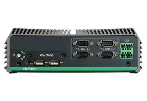 Mặt trước máy tính nhúng Cincoze DE-1000 với 4 cổng COM DB9, khe CFast/SIM và cổng DIO