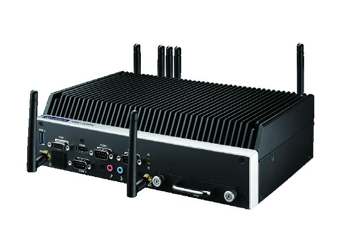 Máy tính công nghiệp không quạt Advantech ARK-2250V lắp trên phương tiện, vỏ nhôm tản nhiệt cánh và nhiều ăng-ten