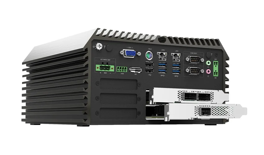 Máy tính công nghiệp không quạt Cincoze DS-1400 với hai card mở rộng cắm trong khe PCI PCIe